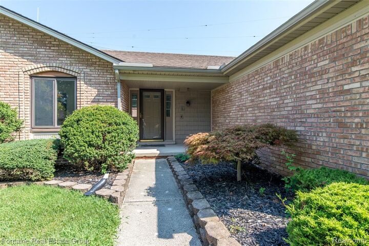 Property Photo:  31366 Mayville Street  MI 48152 3371 