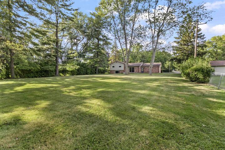 Property Photo: 376 E Lovell Drive MI 48085
