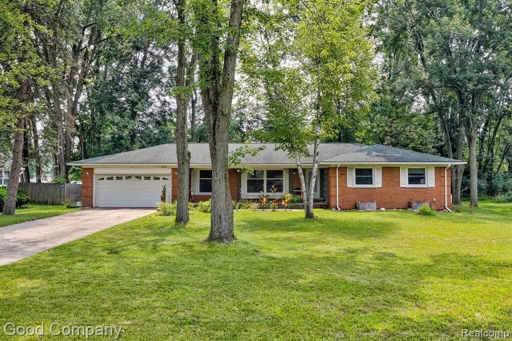 Property Photo: 20065 N Greenway Street MI 48076 1703