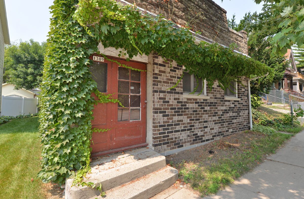 Property Photo:  1309 N 38th St  WI 53208 