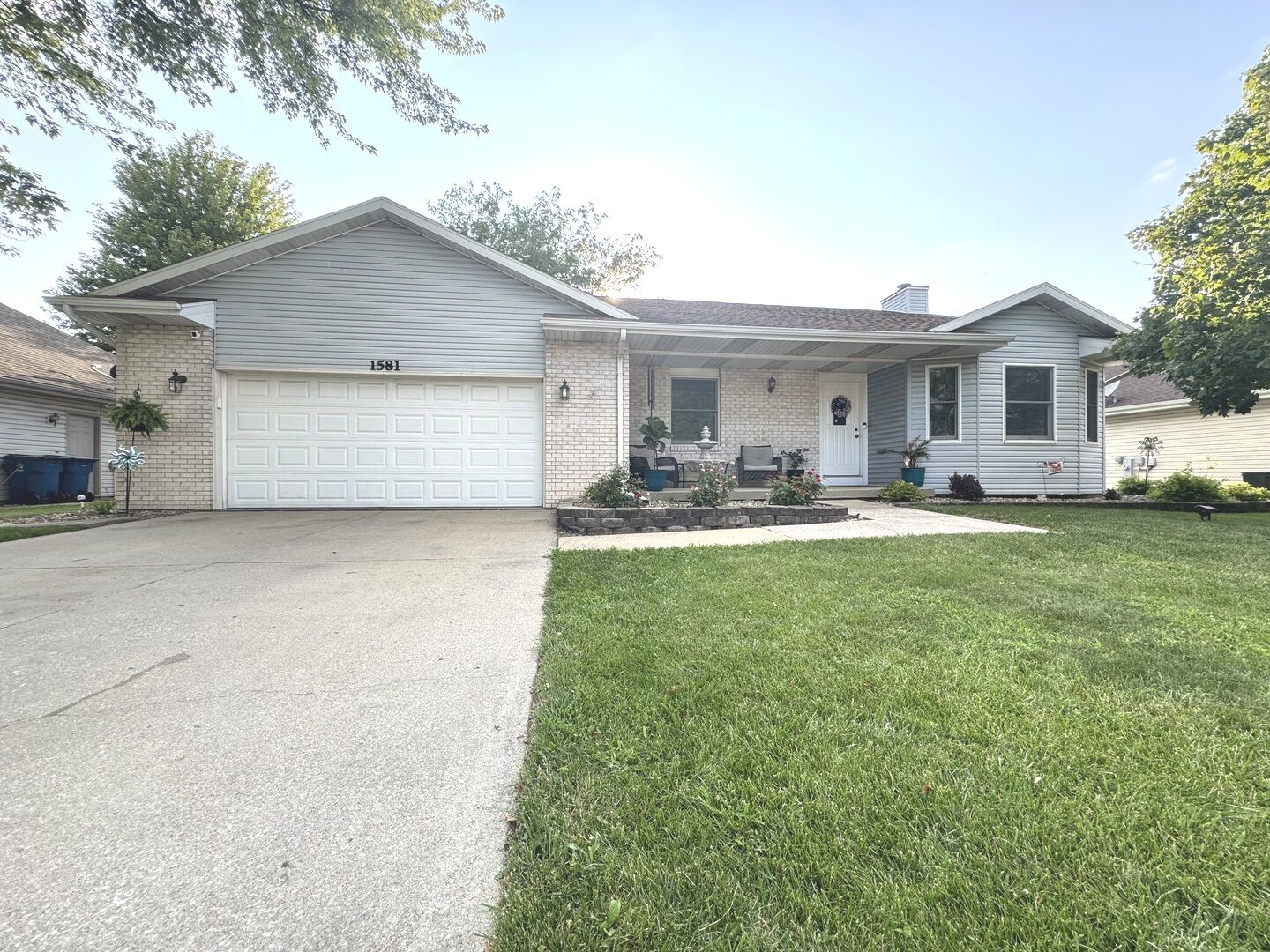 Property Photo: 1581 Carver Circle IL 60914