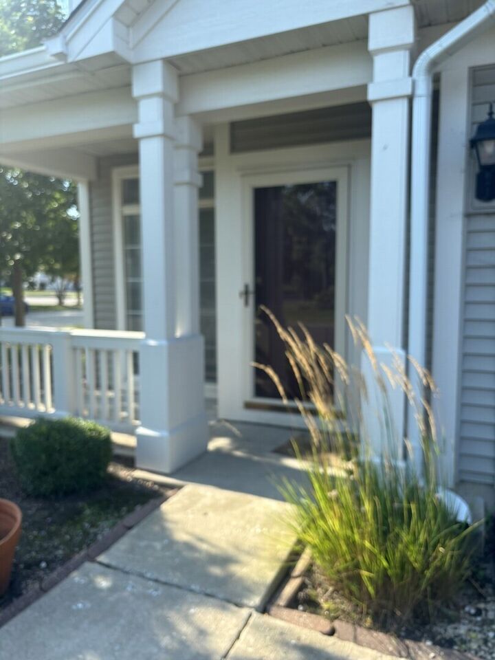 Property Photo: 2568 Hillsboro Boulevard 2568 IL 60503