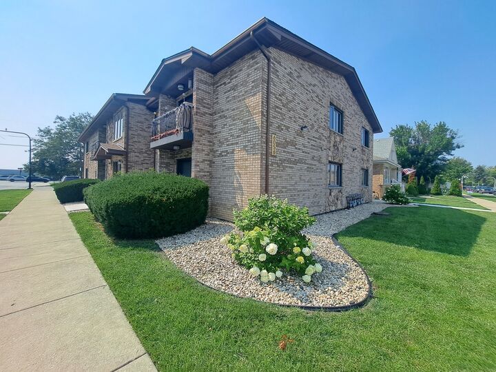 Property Photo: 6056 S Keating Avenue 1E IL 60629