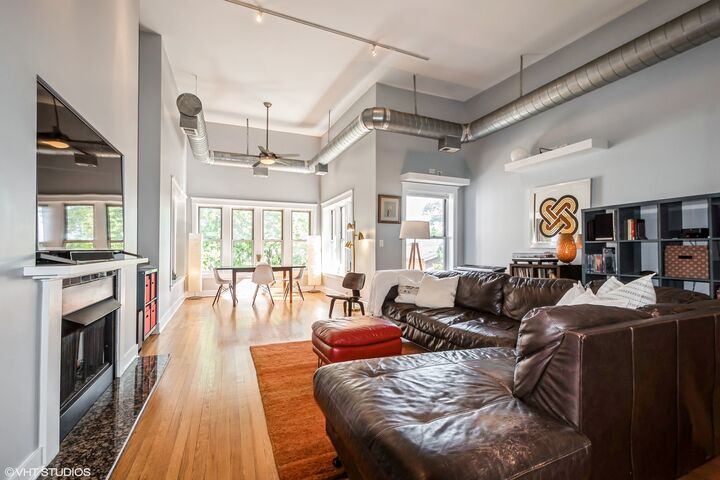 Property Photo:  1635 W Estes Avenue 4W  IL 60626 