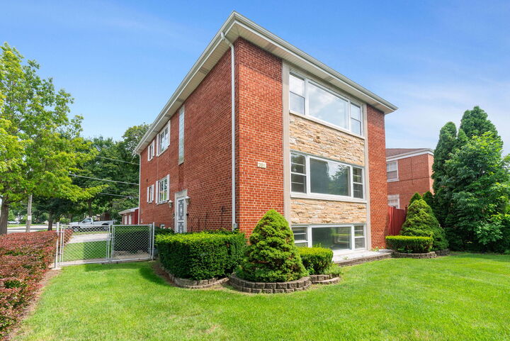 Property Photo:  701 S La Grange Road  IL 60525 