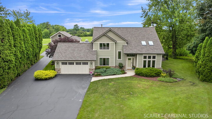 Property Photo:  