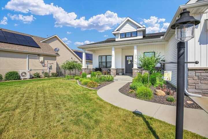 Property Photo: 1402 Winterberry Road IL 61874