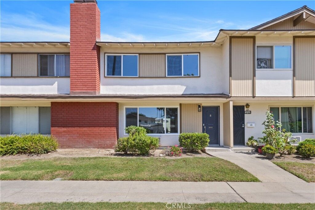 Property Photo: 1722 Mitchell Avenue 123 CA 92780