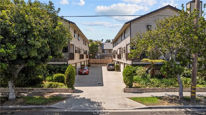 Property Photo: 630 W Queen Street 10 CA 90301