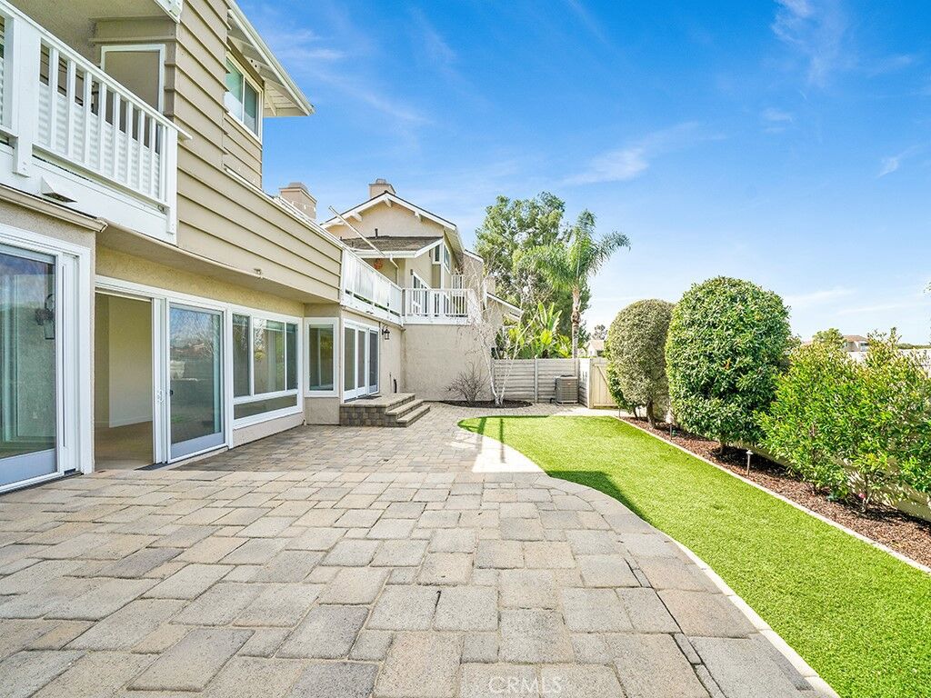 Property Photo: 4 Lakeview CA 92604