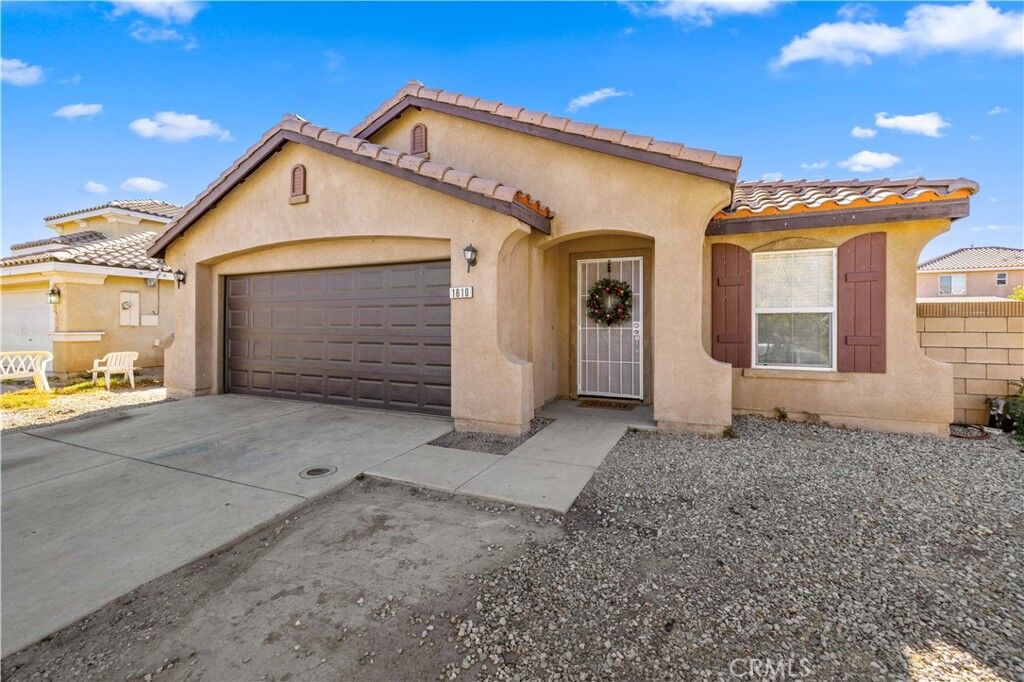 Property Photo:  1810 E Jenner Street  CA 93535 