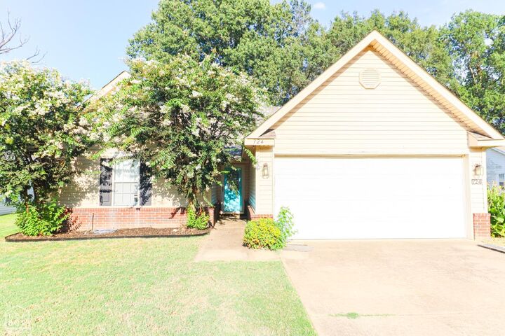 Property Photo: 724 Crescent Cove AR 72401