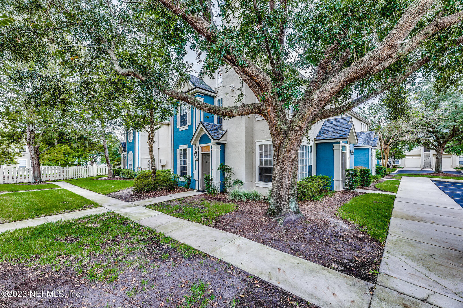 Property Photo: 13700 Richmond Park Drive N 804 FL 32224