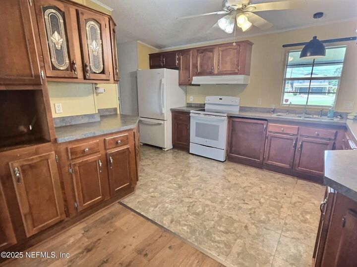 Property Photo:  186 Sportsman Drive  FL 32193 