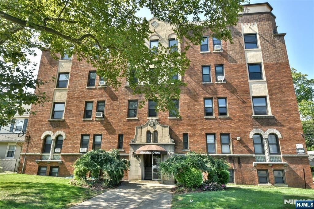 Property Photo:  303 Hamilton Place C1  NJ 07601 