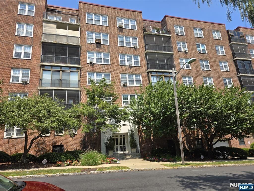 Property Photo: 5 Roosevelt Place 1F NJ 07042