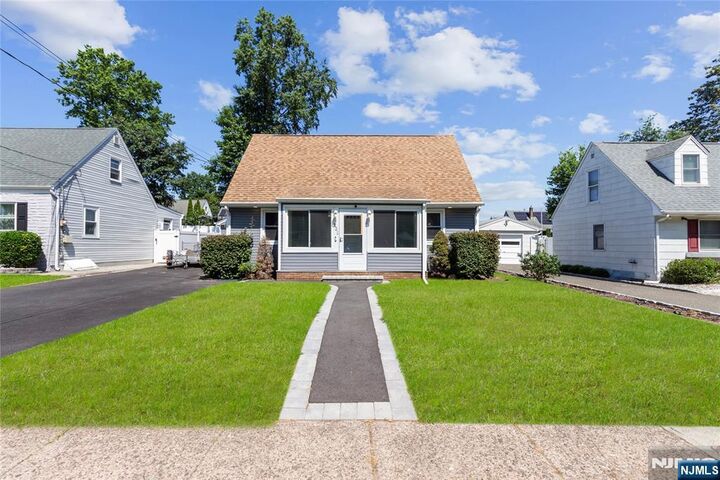 221 Washington Avenue  Elmwood Park NJ 07407 photo
