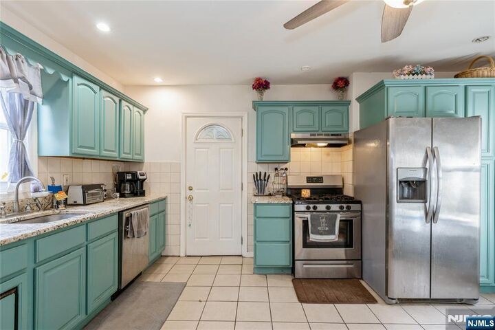Property Photo:  656 Scotland Road  NJ 07050 
