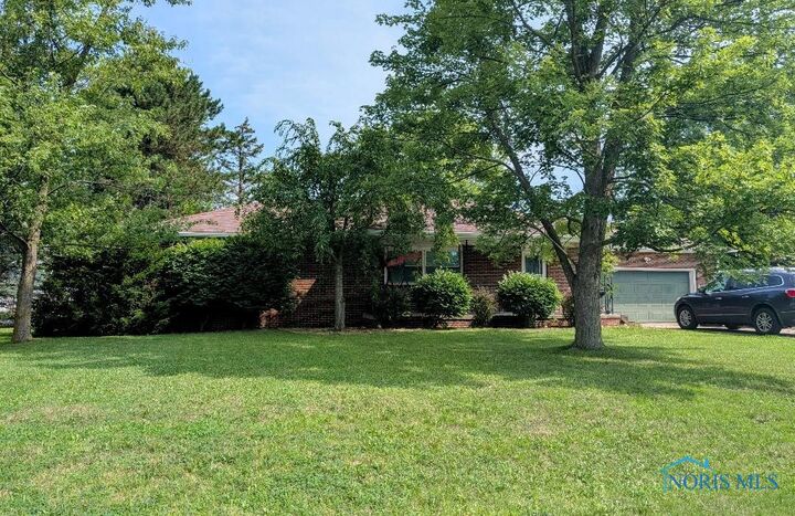 202 Hawthorn Drive  Archbold OH 43502 photo