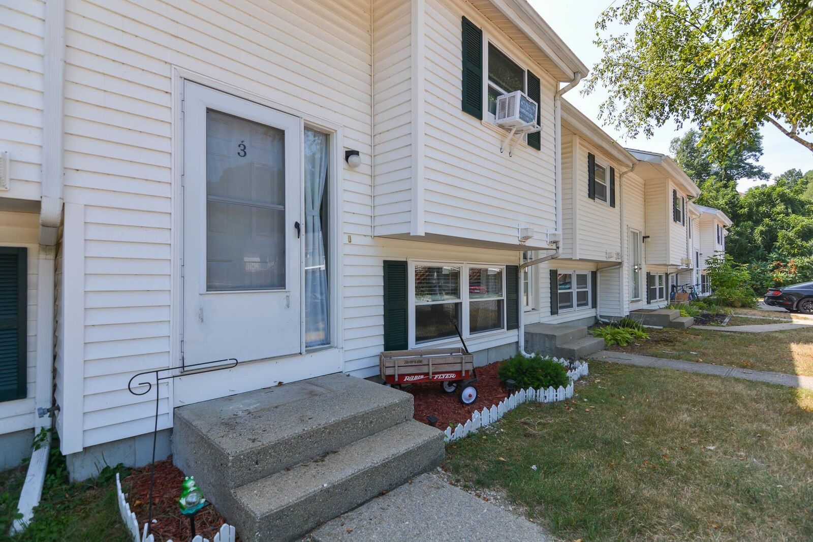 Property Photo:  881 Mammoth Road  NH 03104 