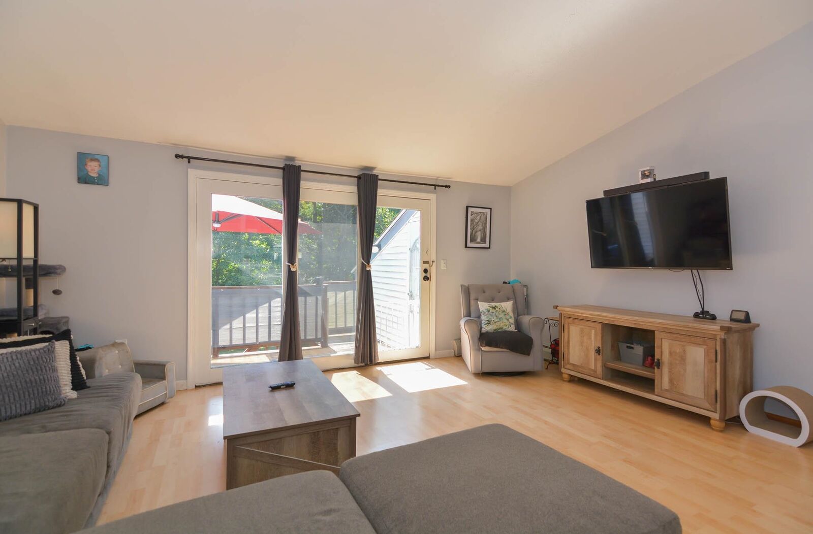 Property Photo:  881 Mammoth Road  NH 03104 