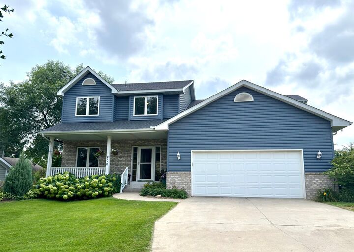 Property Photo: 800 Eastridge Drive MN 55057