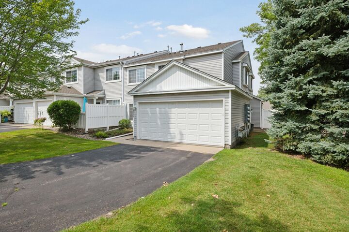 Property Photo:  8990 Scarlet Globe Drive  MN 55347 