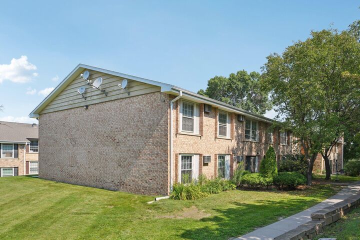 Property Photo:  930 Westbrooke Way 4  MN 55343 