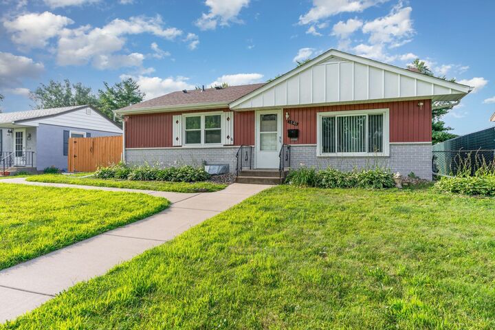 Property Photo:  1840 Iowa Avenue E  MN 55119 