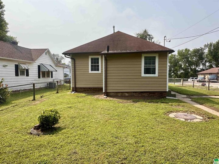Property Photo:  2501 Ridge Avenue  IA 51106 