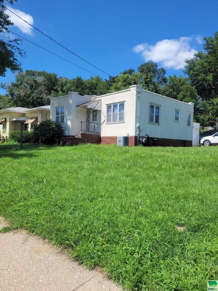 1223 26th Street  Sioux City IA 51104 photo