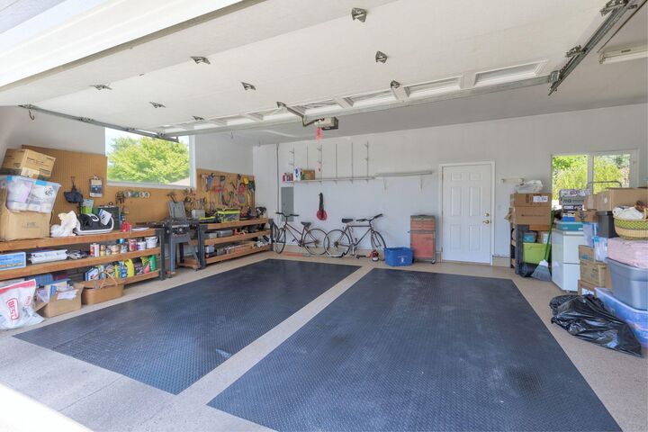 Property Photo: 1207 Ironwood Drive OR 97526