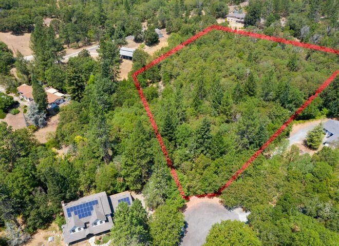 Property Photo: 225 Joshua Street OR 97526