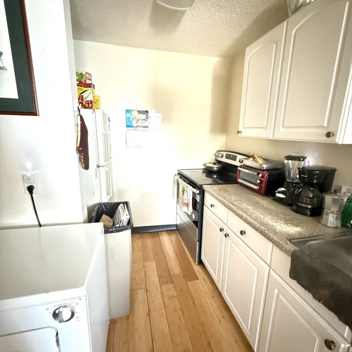 Property Photo:  46 Amesbury 4D  MA 01840 