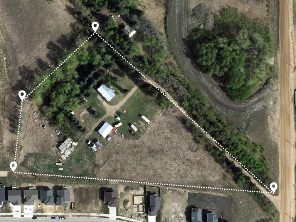 Property Photo: 272 Range Road 39520 AB T0M 0J0