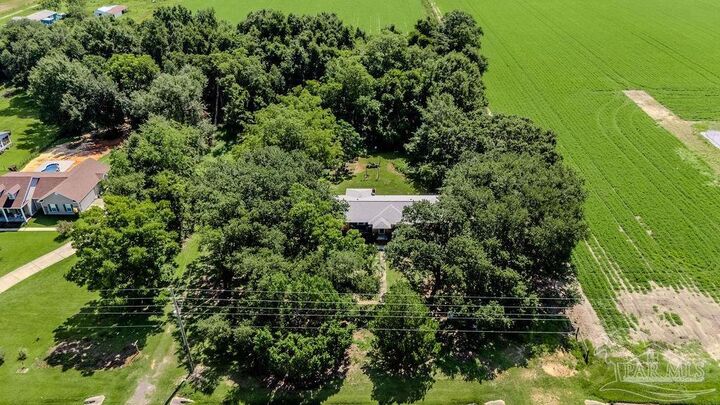 Property Photo: 8806 Hwy 89 FL 32570