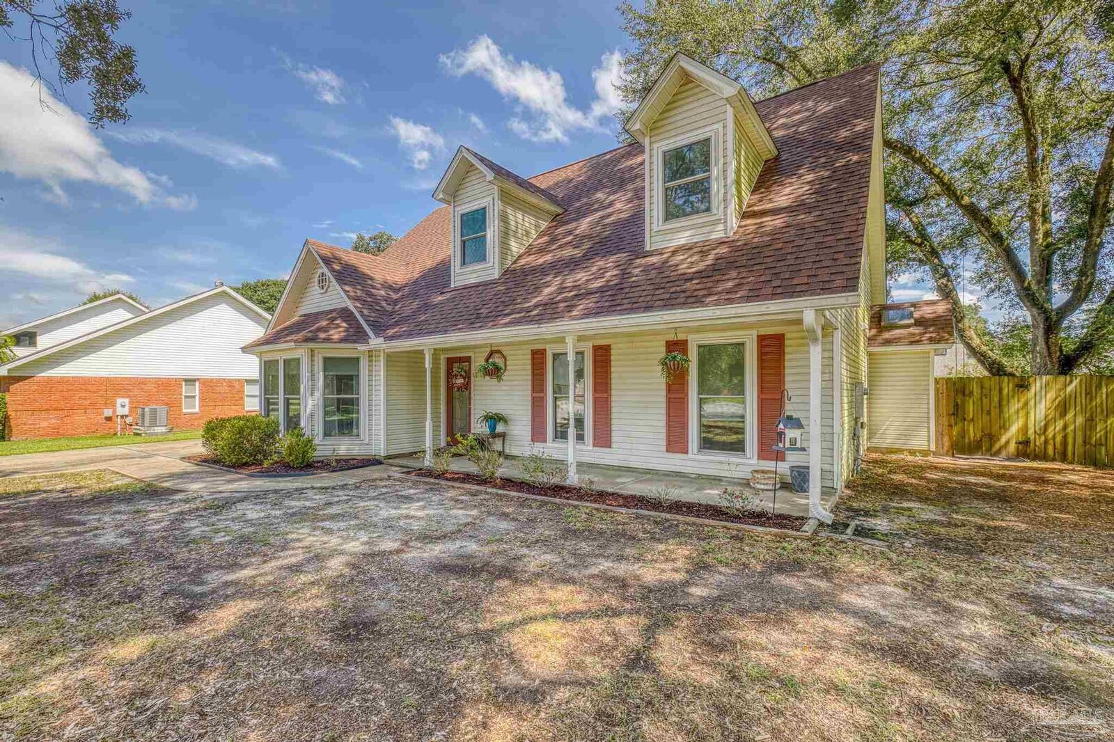 Property Photo:  2702 Silhouette Dr  FL 32533 