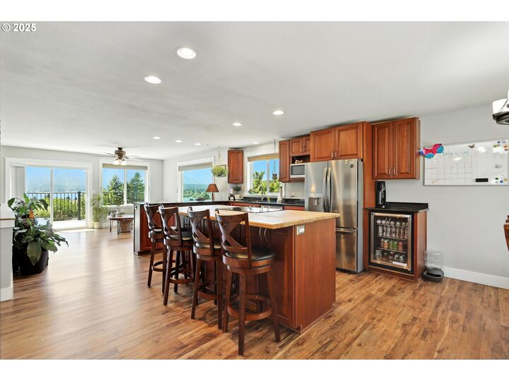 Property Photo:  438 NW Roselawn St  WA 98648 