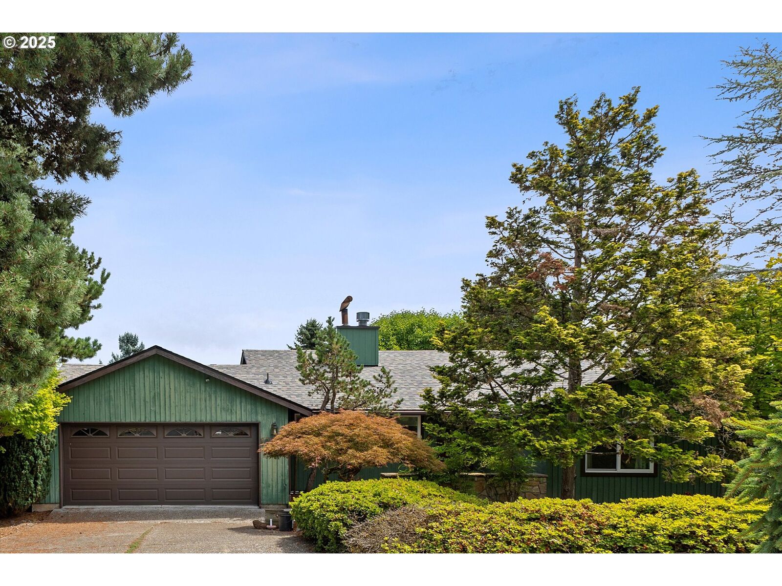 Property Photo:  10340 SW 41st Ave  OR 97219 