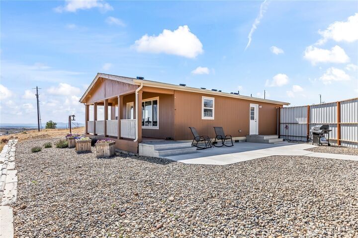 Property Photo:  750  Sagebrush Road  WA 98926 