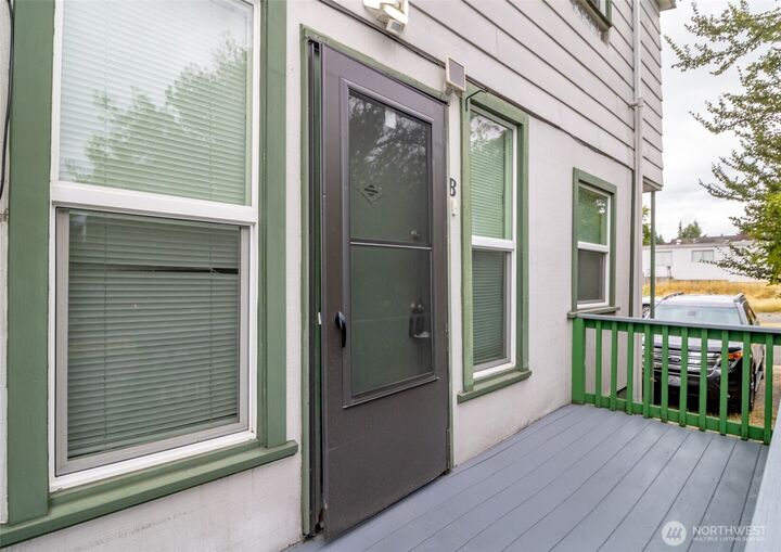 Property Photo: 14402 56th Avenue S B WA 98168