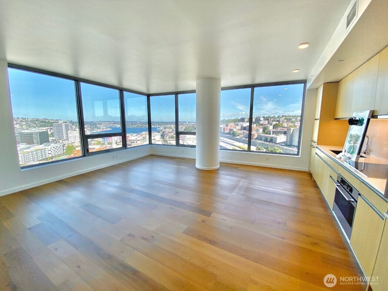 Property Photo:  1808  Minor Avenue 2508  WA 98101 