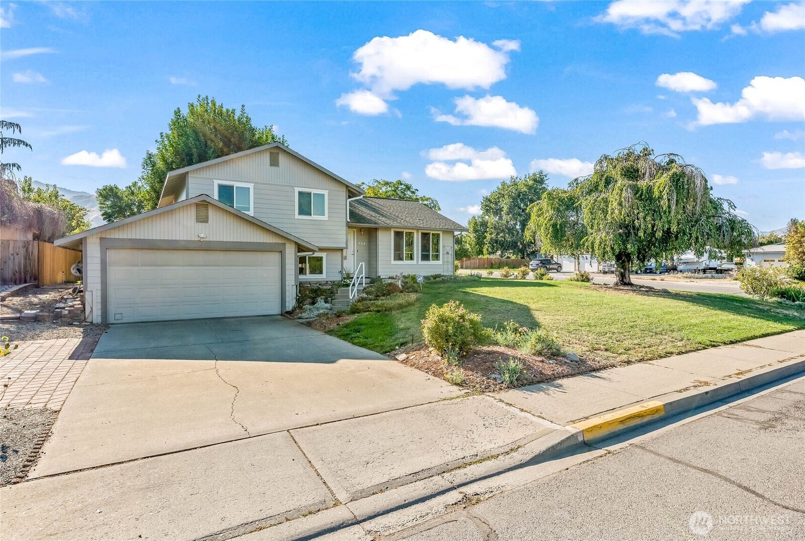 Property Photo:  938  College Street  WA 98801 