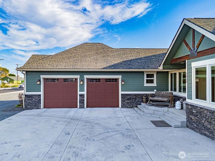 Property Photo: 3064 NE Westshore Drive WA 98837