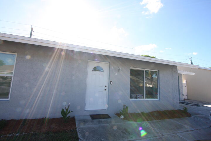 Property Photo:  5928 Ithaca Circle W  FL 33463 