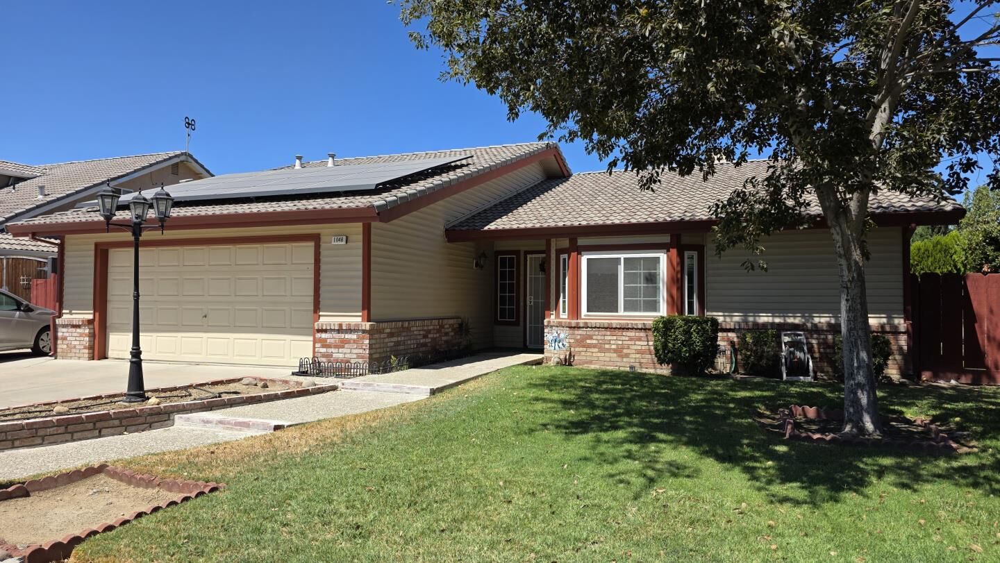 Property Photo:  1046 Santa Barbara Street  CA 93635 