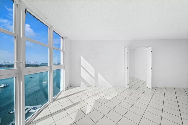 Property Photo: 1228 West Ave 1415 FL 33139
