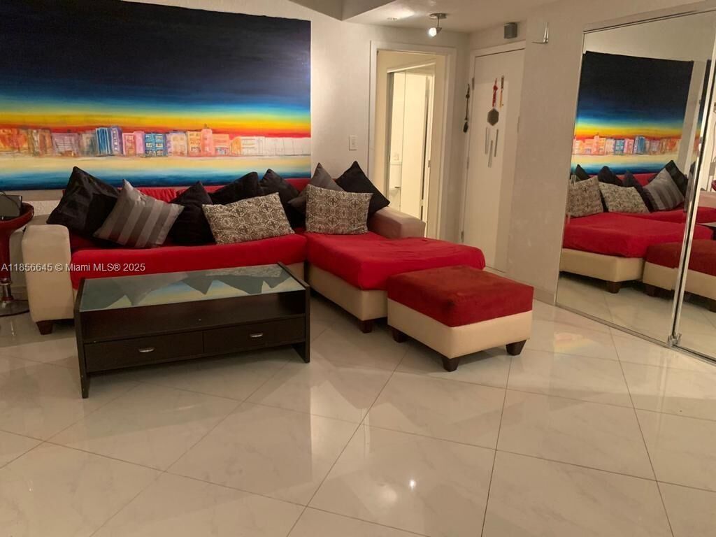 Property Photo: 802 Euclid Ave 305 FL 33139