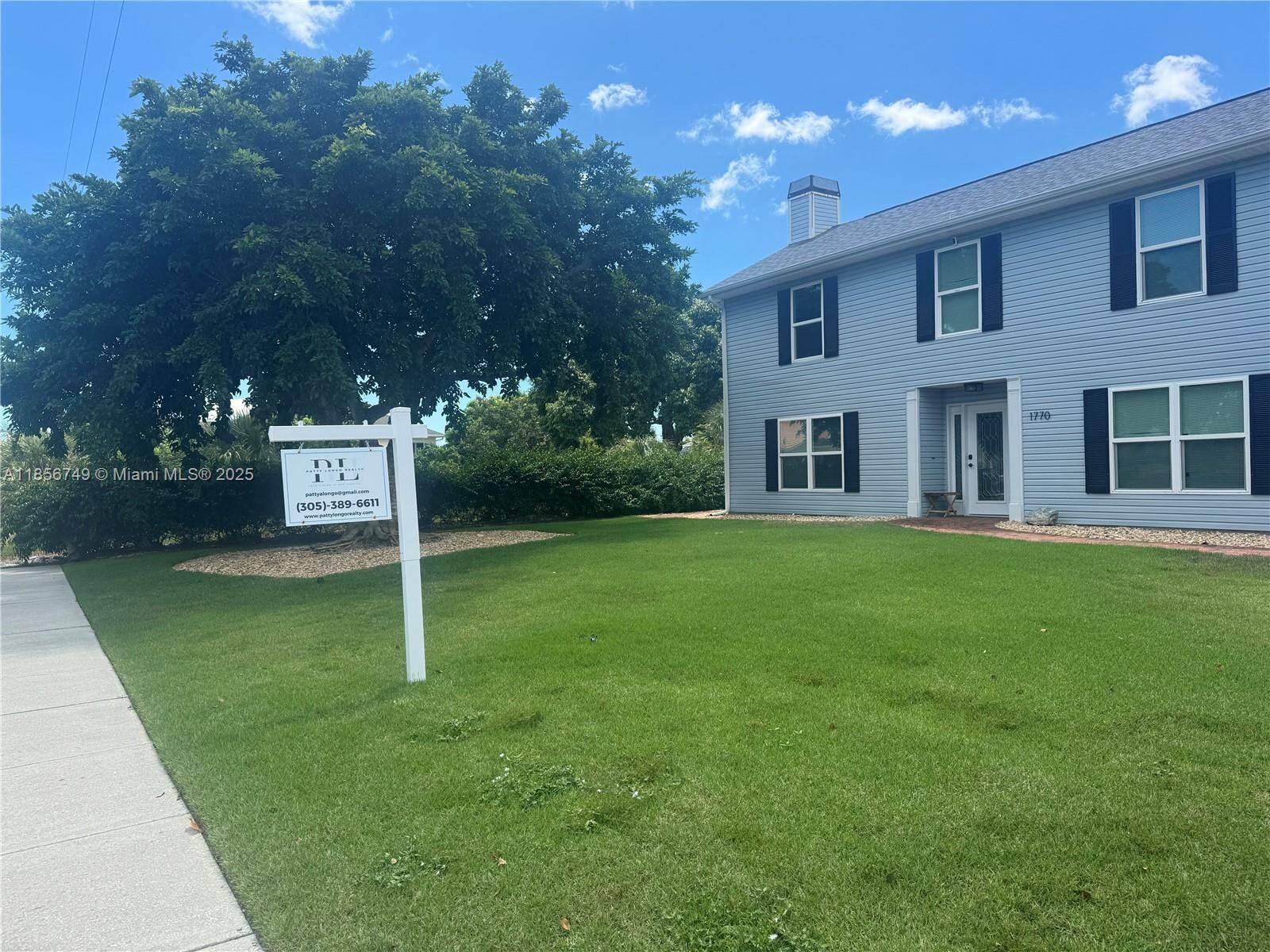 Property Photo:  1770 E Dogwood  FL 34145 