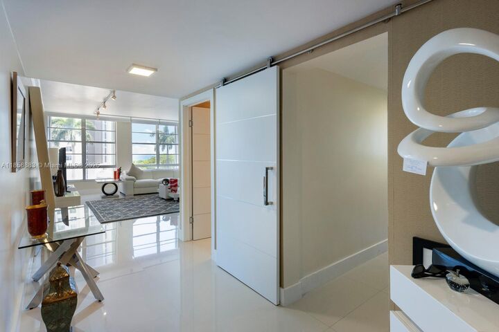 Property Photo:  5660 Collins Ave 4B  FL 33140 